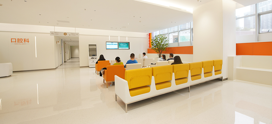 清潔無塵、門窗密封,地面鋪陳材料堅硬光滑,手術間內設膈應及空氣凈化裝置,保證空氣質量。